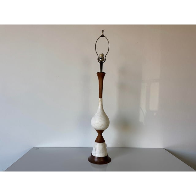 1960’s Italian Mid-Century Modern Walnut and White Marble Table Lamp With Brass Base For Sale - Image 12 of 12