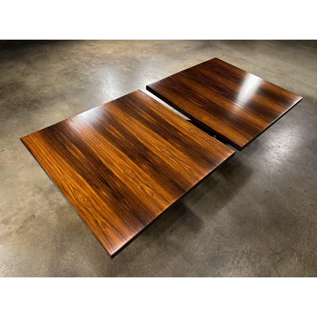 Designed by Jorge Zalszupin in the 1960s, this exceptional pair of Chanceler side tables exemplifies the architectural...