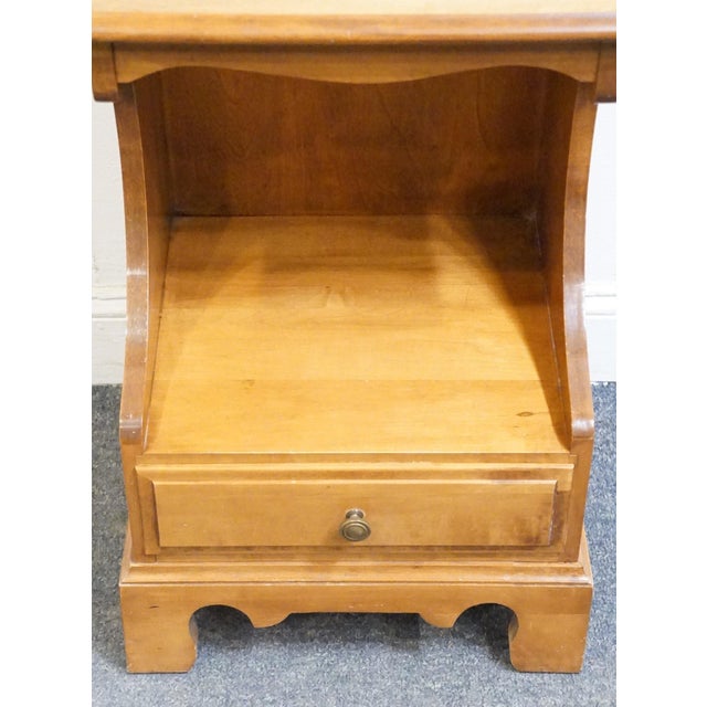 High End Vintage Solid Hard Rock Maple Colonial Early American 17" Open Cabinet Nightstand 1711 For Sale - Image 12 of 15