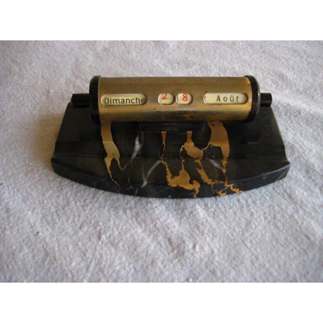 In black marble this lovely pen holder will present on top a cylinder that is an adjustable calendar that gives the day ,...