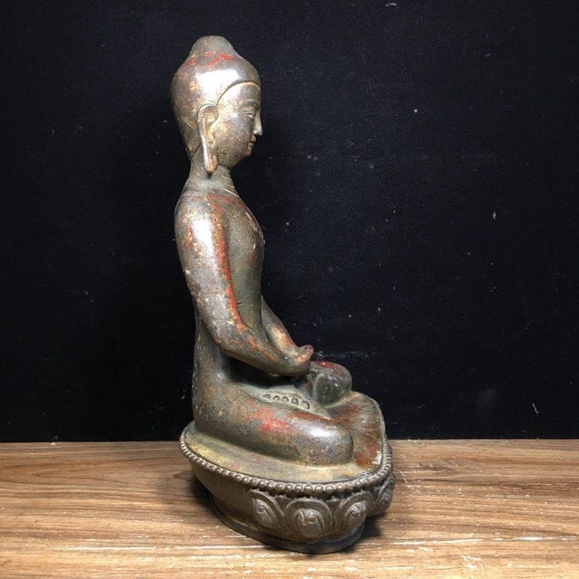Mid 20th Century Bronze Seated Shakyamuni Buddha Figure on Lotus Base For Sale - Image 5 of 9