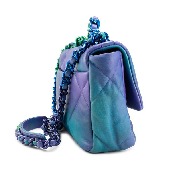 Modern Chanel 19 Medium Tie-Dye Quilted Calfskin Mixed Chain Shoulder Bag For Sale - Image 3 of 12