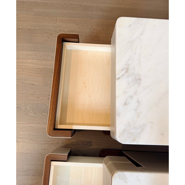 Pair of Poltrona Frau Fidelio Notte Nightstands in Leather and Marble For Sale - Image 10 of 11