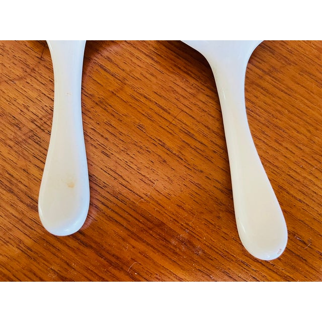 Vintage French Porcelain, Pastry Platter and Cake Lifters by Gien, 1930s, Set of 3 For Sale - Image 14 of 18