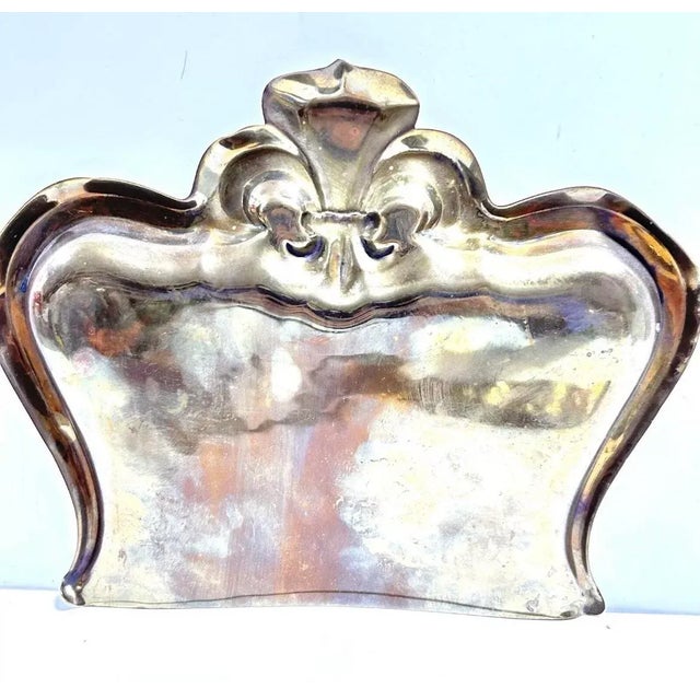 Vintage Brass Table Crumber Set – Fleur-De-Lis Decorative Crumb Catcher & Dustpan For Sale - Image 10 of 11
