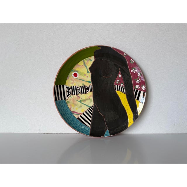 1980s Lois Barton Hand-Painted Modernist Figurative Art Ceramic Plate For Sale In Miami - Image 6 of 12