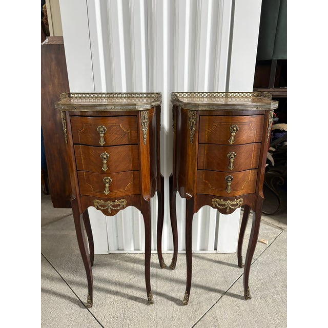 French Pair of French Louis XV Style 3-Drawer Bedside / End Table With a Marble Top and Gallery Tray, 19th Century For Sale - Image 3 of 10