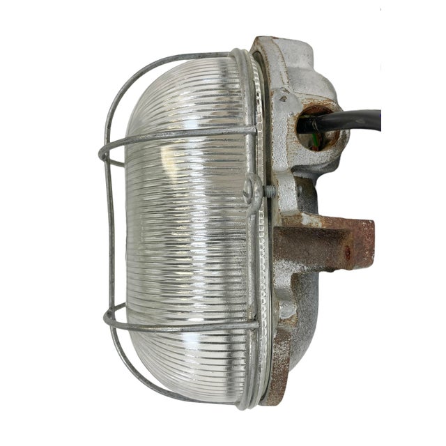 Mid-Century Modern French Industrial Cast Iron Wall Lamp from Electro Fonte, Paris, 1960s For Sale - Image 3 of 18