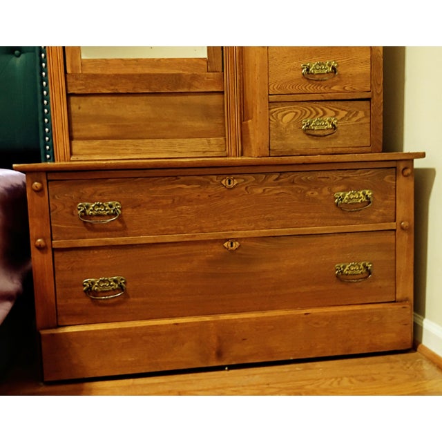 Late 19th Century Antique Victorian Tiger Oak Knapp Joint Gentleman’s Dresser (C. 1890s) For Sale - Image 5 of 8