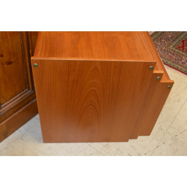 Wood 1960s Nordisk Andels Eksport Danish Golden Teak Nesting Set X 3 Tables Mid-Century Denmark For Sale - Image 7 of 9