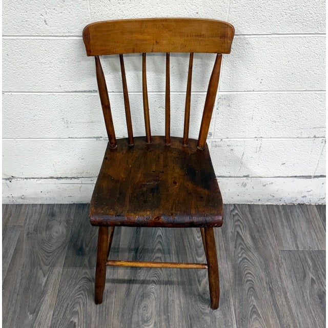 Farmhouse Antique American Windsor Farmhouse Style Plank Seat Dining Side Accent Chair For Sale - Image 3 of 11