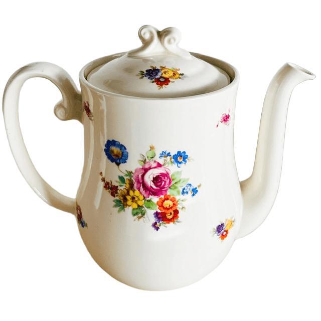 Antique coffee pot from the ‘Boudewijn’ series by Petrus Regout Maastricht with a Peony decoration from the 1930s. This...