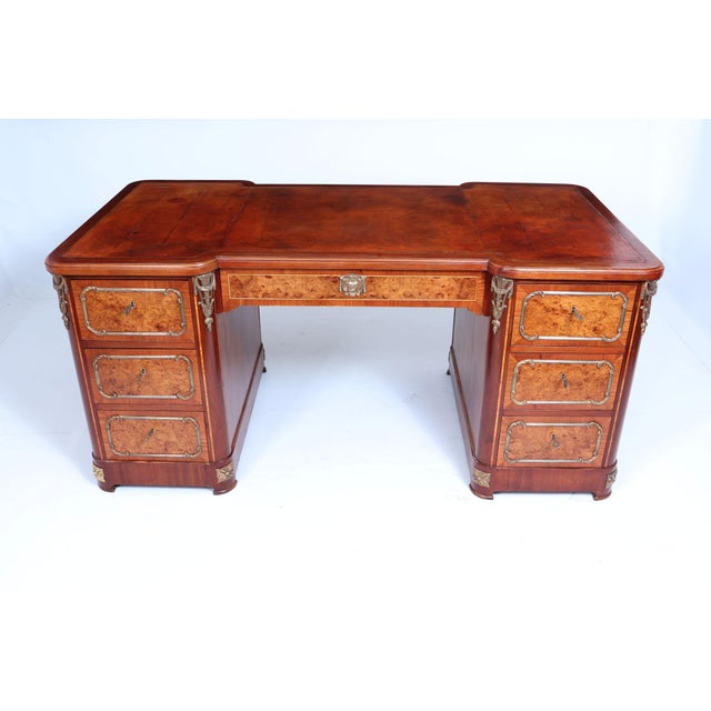 French Burr Walnut Pedestal Desk with Gilt Bronze Ormolu Mounts, 1880s, in Good conditions. Designed before 1890