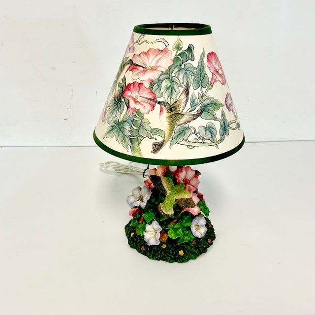 1980s 1980s Vintage English Garden Chippendale Hummingbird Petite Table Lamp For Sale - Image 5 of 18
