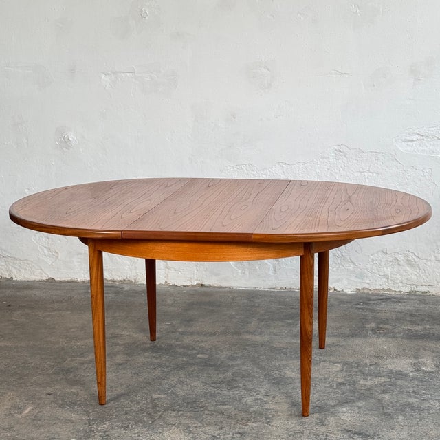 Round Extending Dining Table in Teak from G-Plan, 1970s For Sale - Image 9 of 13