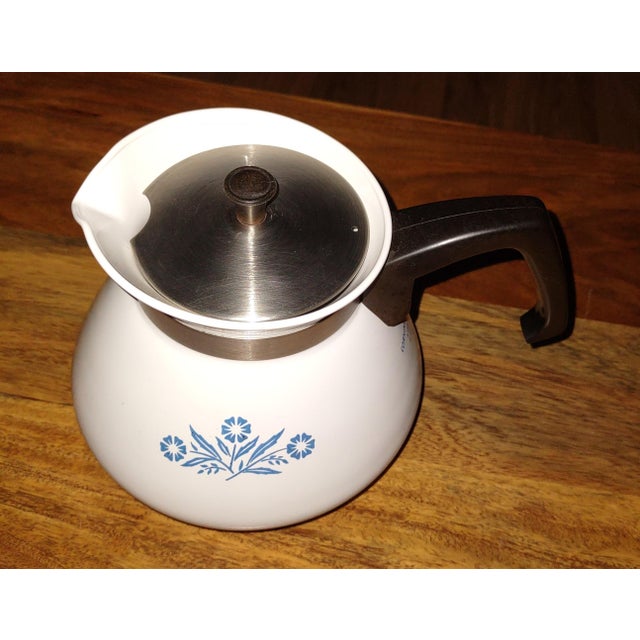 Excellent condition Cornflower pattern 6-cup teapot by Corning Ware. About 5" tall. Some wear and discoloration on the...