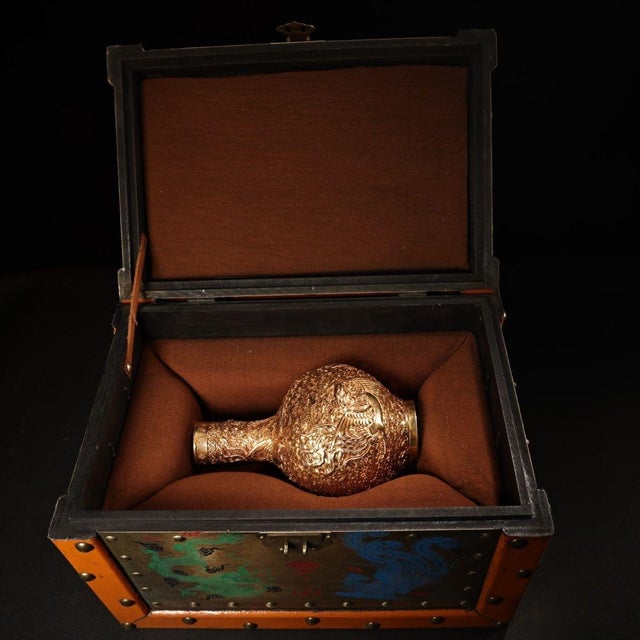 Dimensions (Vase): Height 20cm (7.87") x Width/Diameter 12cm (4.72") Dimensions (Box): Length 37cm (14.57") x Width 25cm...
