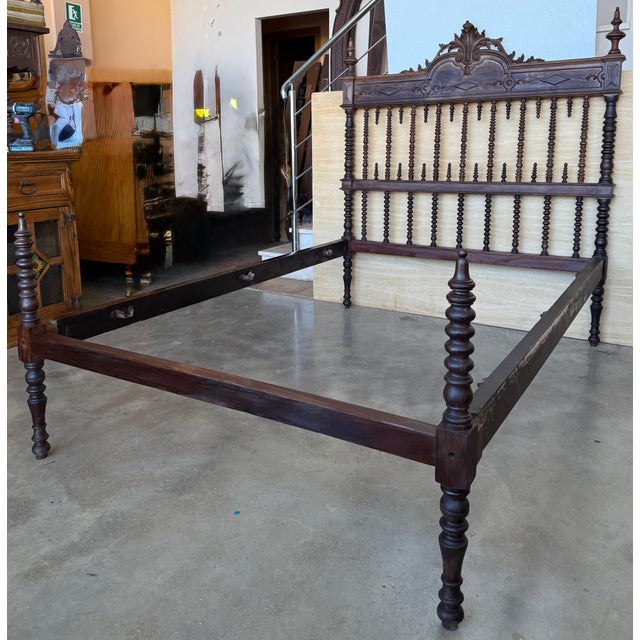Early 20th Carved Medallions Queen Size Bed, Original Four Poster Lisbon Bed For Sale - Image 6 of 18
