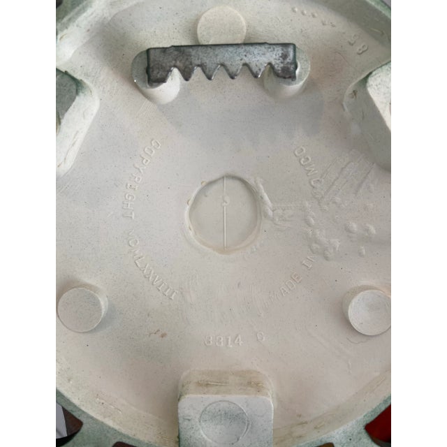 1970s Vintage Faux Rattan Emerald Green Homco Wall Mounted Ring Towel Holder, Towel Hanger, Bathroom Accessories For Sale - Image 5 of 8