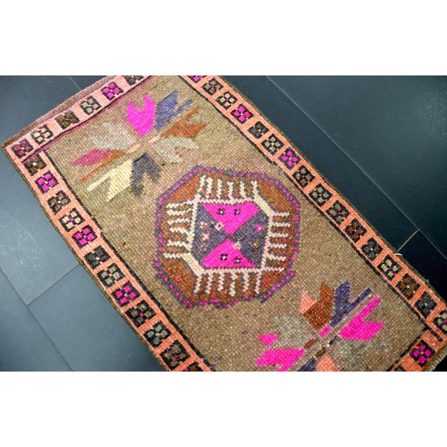 Small Vintage Turkish Tan Wool Rug, 1960s For Sale - Image 4 of 6