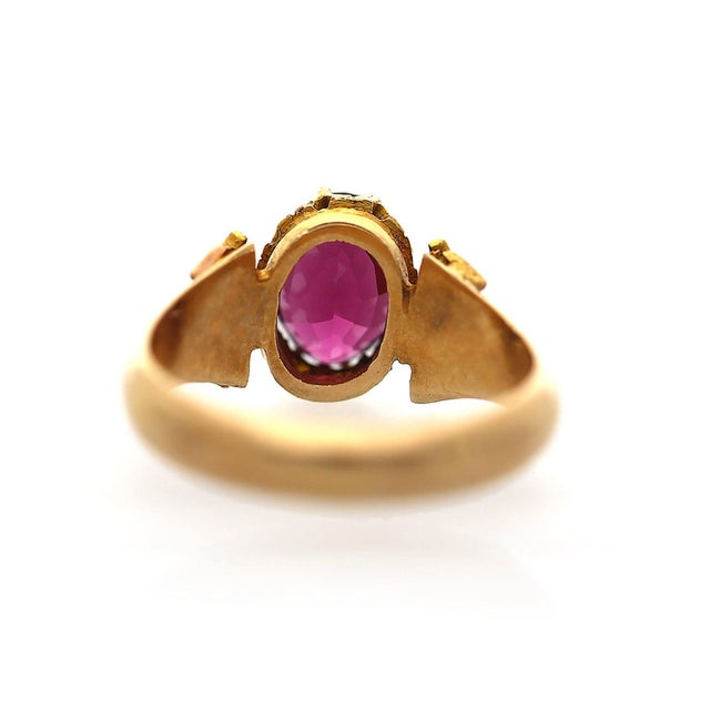 Victorian Vintage Oval Rodolite Garnet Victorian Revival in 18k Yellow Gold Solitaire Ring, Size 10.5 For Sale - Image 3 of 17