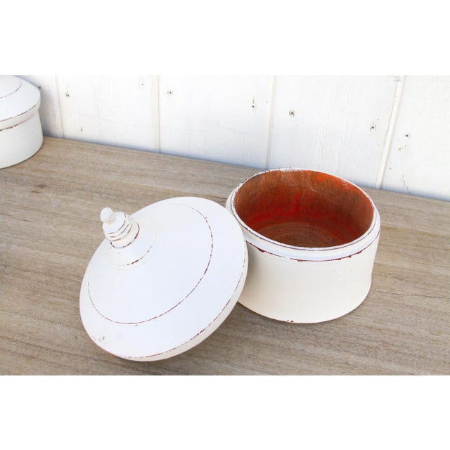 Large Agra White Painted Tika Box For Sale - Image 4 of 7