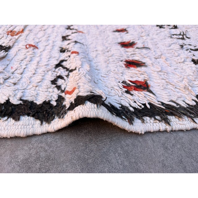 Textile 1980s Vintage White Moroccan Rug - 5'3" X 9'3" Ft For Sale - Image 7 of 10