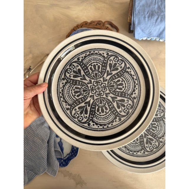 Noritake Set of 5 Noritake Primastone Dinner Plates – Malaga Pattern – Vintage Stoneware – 10.5 Inch Diameter For Sale - Image 4 of 12