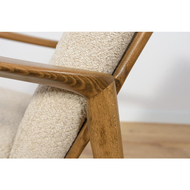 Cream Mid-Century Model 300-139 Armchair from Swarzędz Factory, 1960s For Sale - Image 8 of 15