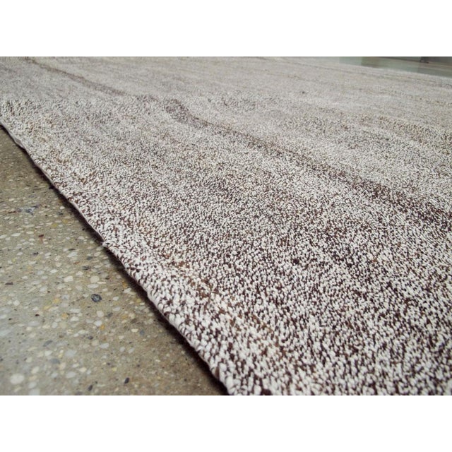 Mid 20th Century Galerie Shabab Collection Mid-20th Century Turkish Flat-Weave Kilim Rug For Sale - Image 5 of 9