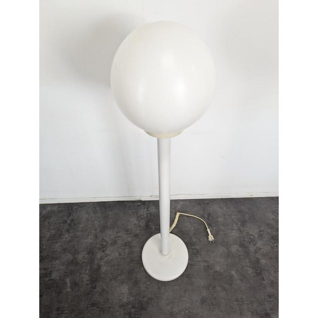 Space Age Floor Lamp in White Plastic, 1970s, in Very Good conditions. Designed 1970 to 1979 Up to 250V (Europe/UK...