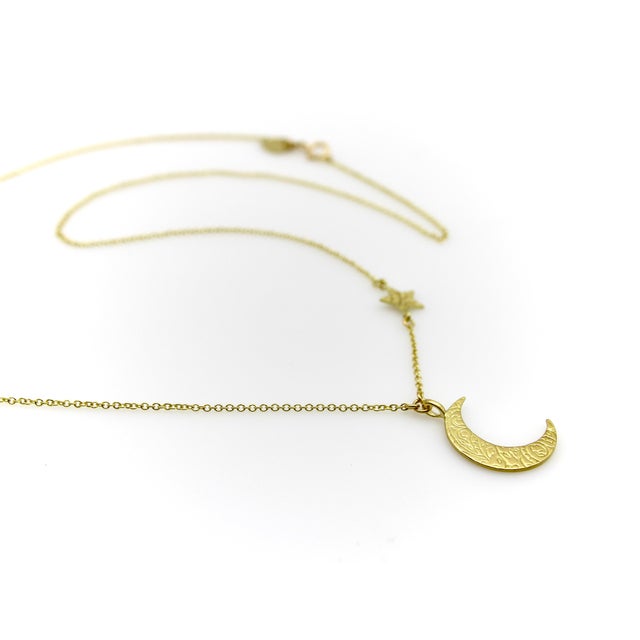 Modern 1990s 18k Gold Me & Ro Paisley Moon and Star Necklace For Sale - Image 3 of 9