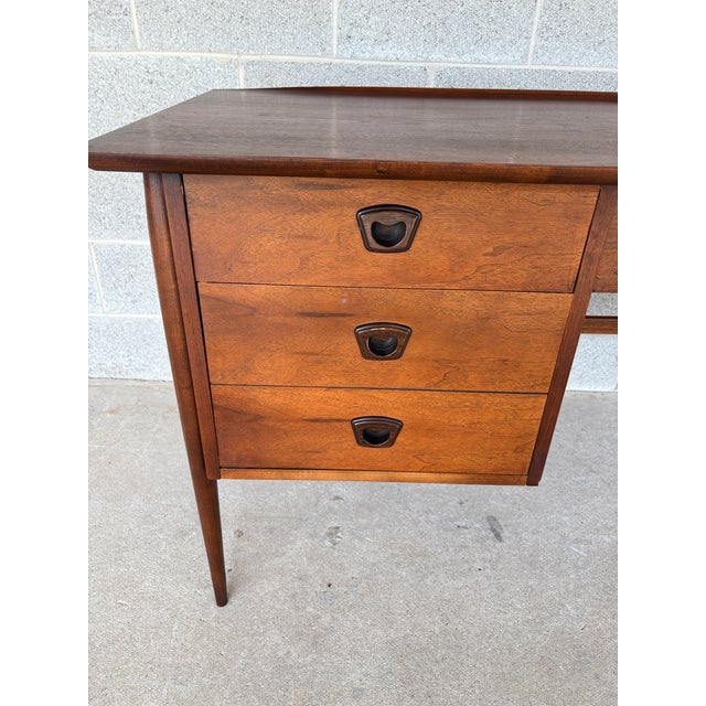 Bassett Furniture Mid Century Modern Walnut 4 Drawer Desk & Chair For Sale - Image 14 of 18