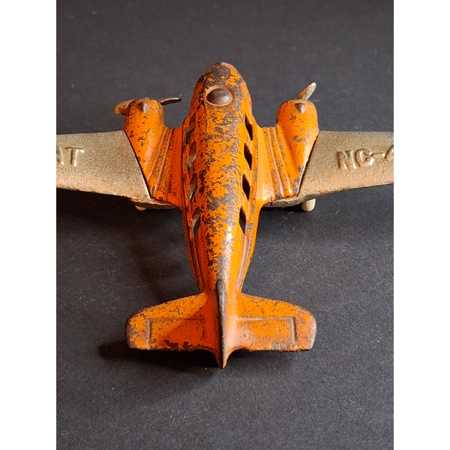 Hubley Manufacturing Company Share Vintage 1930s Hubley Cast Iron Tat Nc-491 Dual Prop Airplane Toy Orange Nickel For Sale - Image 4 of 15