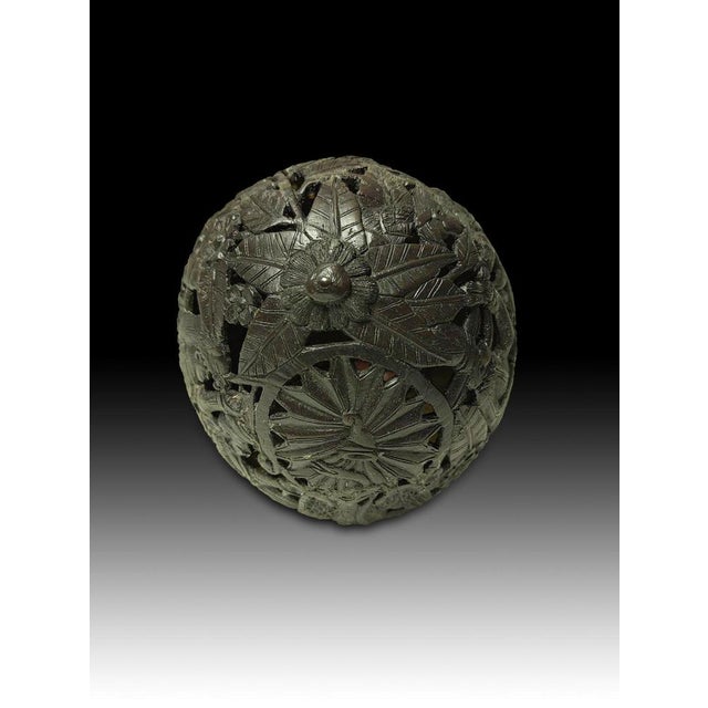 Carved coconut from the 19th century. It has a label: Veracruz, forcat travail. Is it in the shape of a fish and does it...