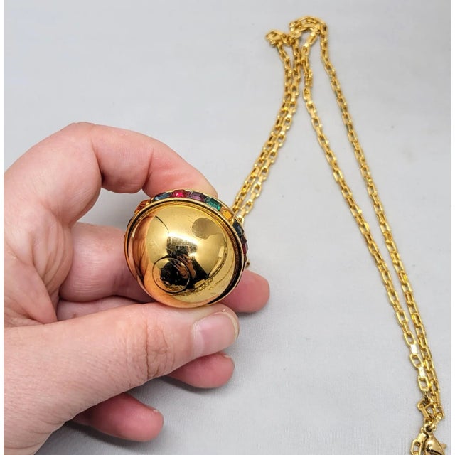 Vintage 1990s Signed Napier Goldtone Multicolor Rhinestone Spherical Pendant Necklace For Sale - Image 12 of 12