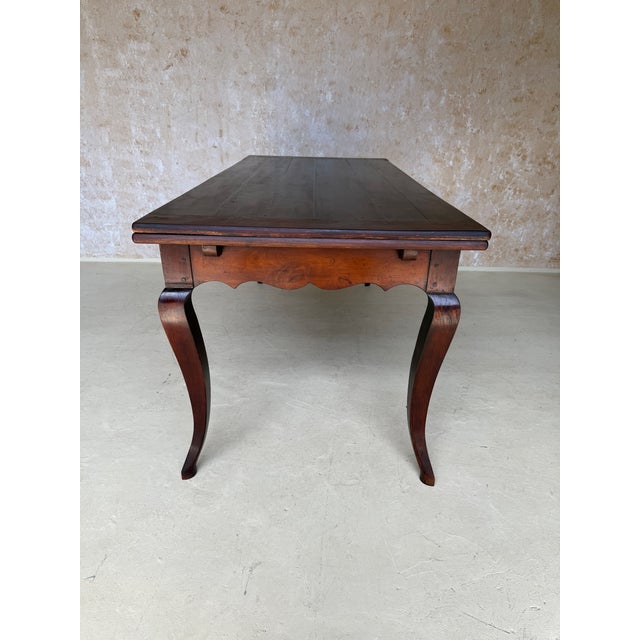 French Early 20th Century Walnut Farm Table With Cabriole Legs and Two Extension Leaves For Sale - Image 9 of 18