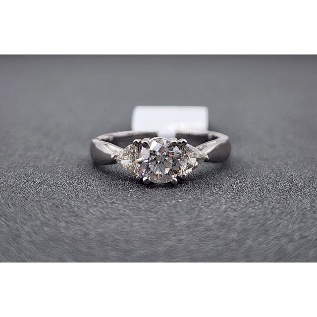 1.24 Ct Diamond Ring Set in Platinum Size 5.5 For Sale - Image 4 of 9