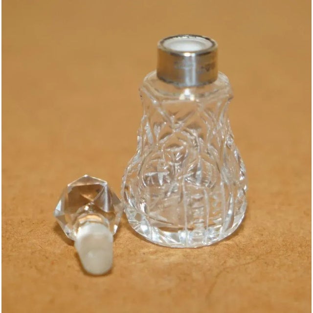 Late 19th Century Crystal & Sterling Silver Perfume Scent Bottle from William Vale & Sons, 1891 For Sale - Image 5 of 9