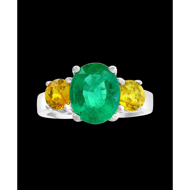 Traditional 3 Carat Oval Cut Colombian Emerald and Yellow Sapphire 18 Karat Gold Ring For Sale - Image 3 of 18
