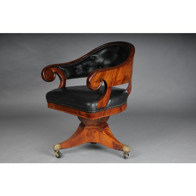 Antique English Chesterfield Captain's Desk Chair in Mahogany, 1830s For Sale - Image 10 of 18