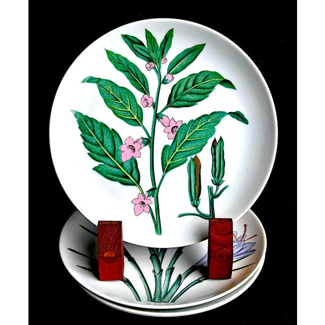 Offered is a set of 4 porcelain salad/dessert plates from the Horchow Collection in 3 botanical designs. The designs are...