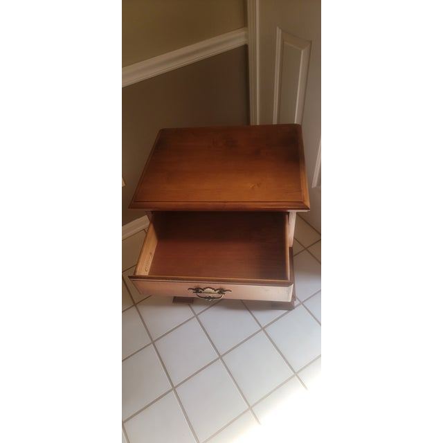 Abstract Late 20th Century Pennsylvania House Solid Hard Rock Maple Colonial Early American Nightstands - A Pair For Sale - Image 3 of 16