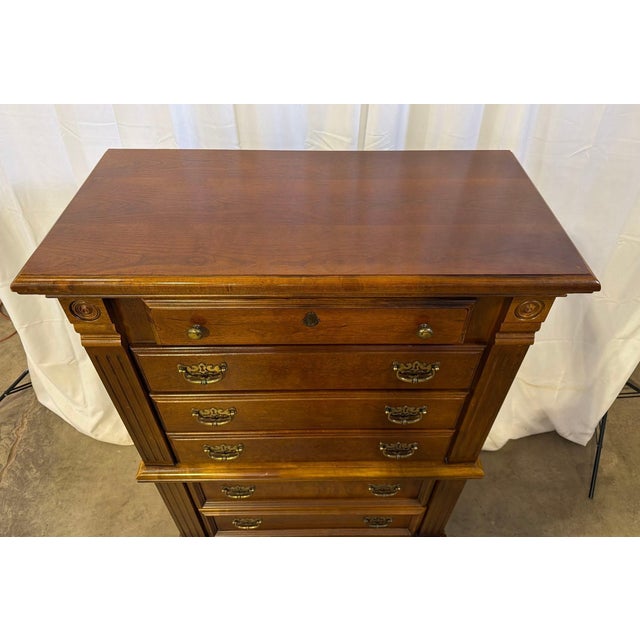 This handsome, vintage traditional tallboy chest of drawers delivers impressive vertical storage paired with classic...
