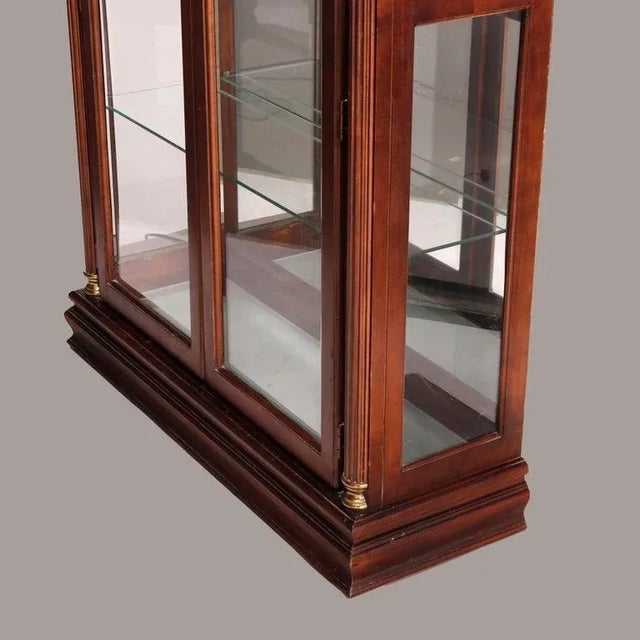Federal Style Carved Mahogany Mirrored Display Cabinet by Pulaski, 20th Century For Sale - Image 12 of 13