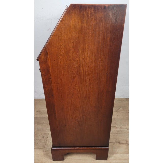 Edwardian Bureau Desk in Walnut, 1910 For Sale - Image 17 of 18