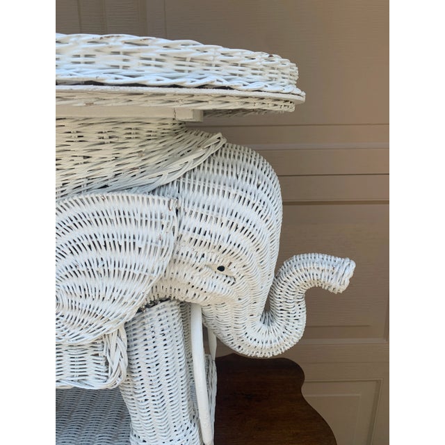 A Palm Beach Icon | White Wicker Elephant Drinks Table, 1970s For Sale - Image 4 of 12
