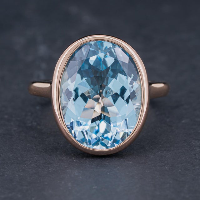 2000 - 2009 Blue Topaz Solitaire Ring 18k Rose Gold, Size 6.5 For Sale - Image 5 of 10
