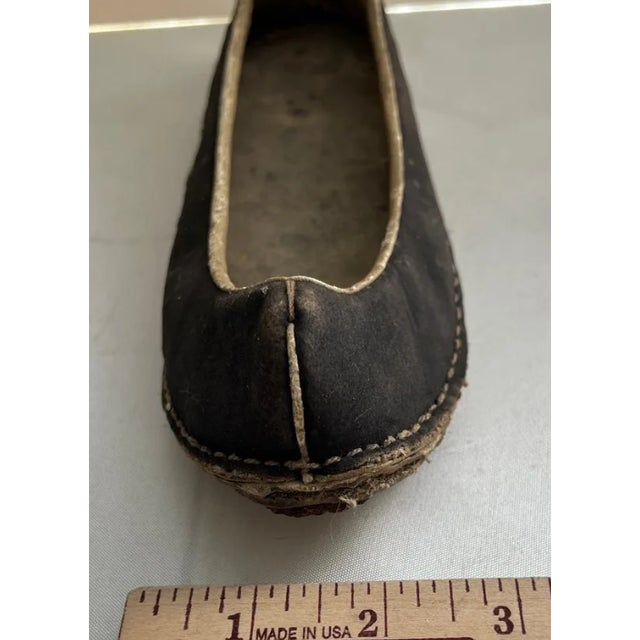 Traditional Antique Korean Joseon Dynasty Heukhye Nobleman's Leather Shoe, Single, Yangban Nobility Footwear With Hobnail Sole, 19th Century For Sale - Image 3 of 15