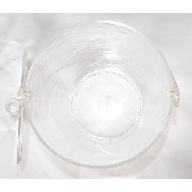 1980s Vintage Grainware Transparent Lucite Clear Acrylic Ice Bucket Lid Tongs For Sale - Image 9 of 12